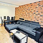 Grand - Malibu - Located 5 Minutes From The Sea شقة